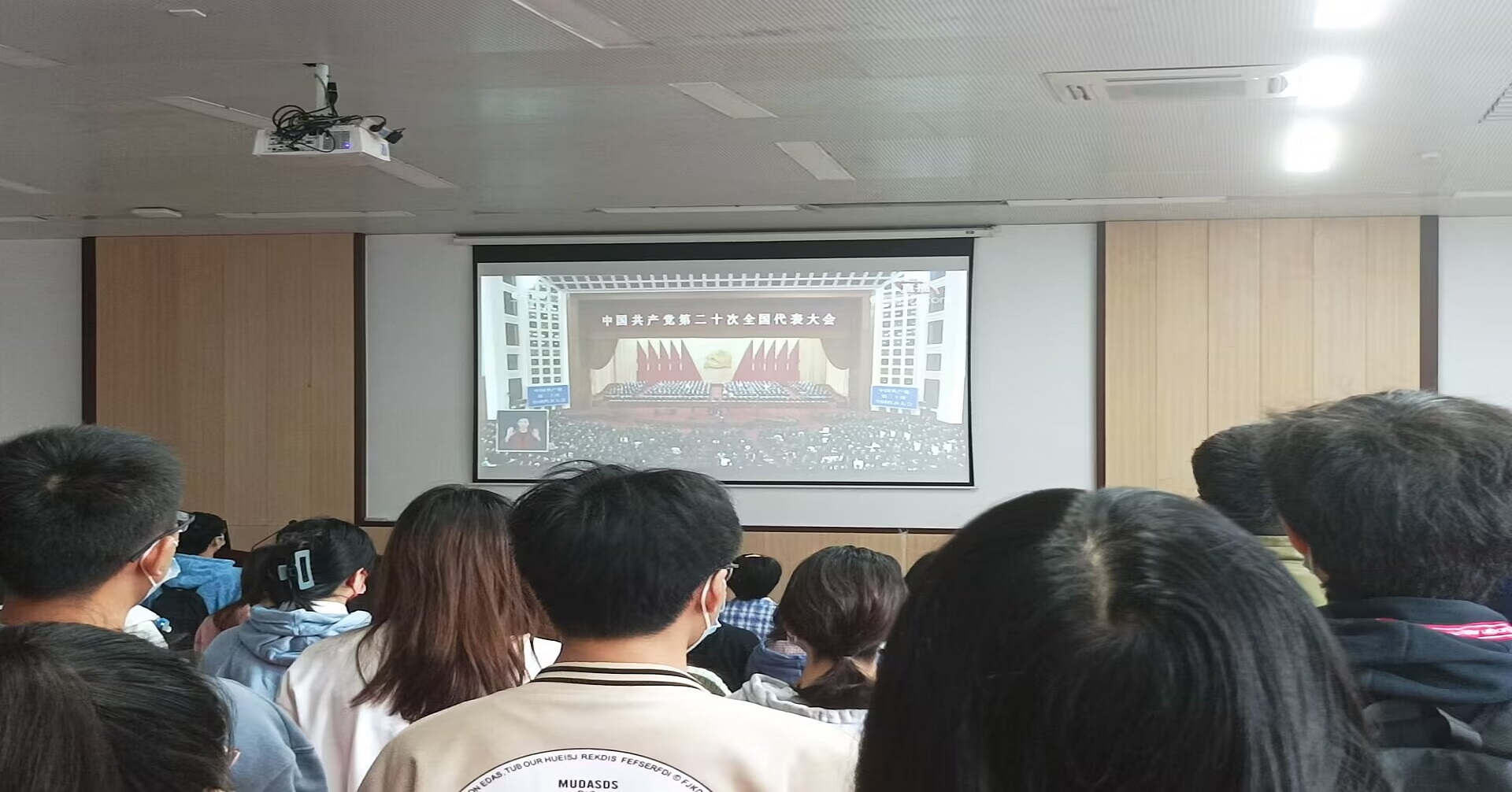 学生第四党支部现场照片2.jpg