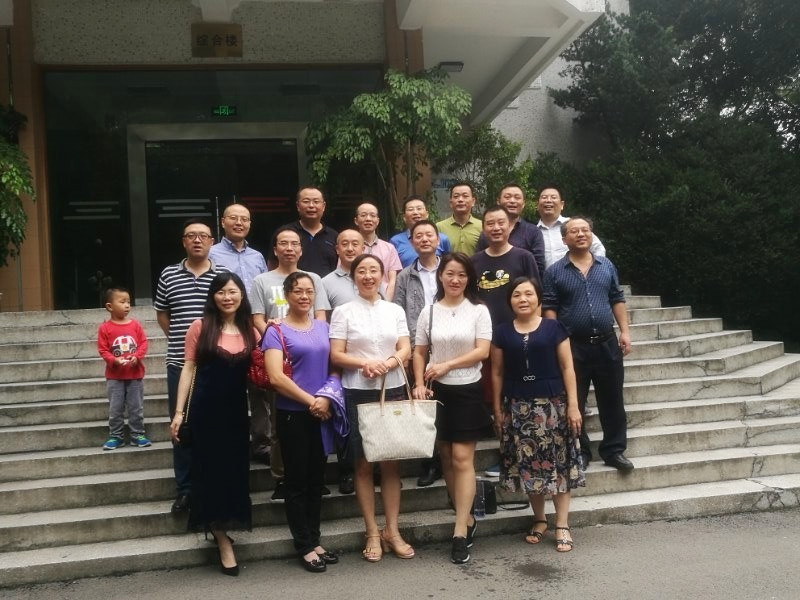 自动化专业1988级校友25周年重聚母校 2_副本.jpg