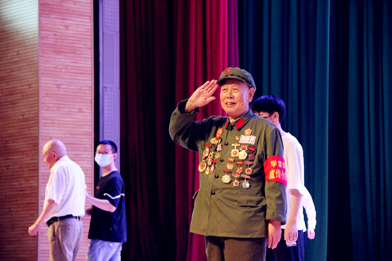 党史教育专题报告会2_副本.jpg