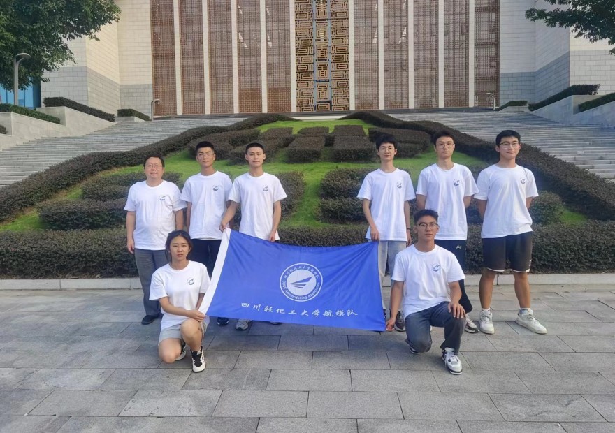 航模协会参赛队伍合影.jpg